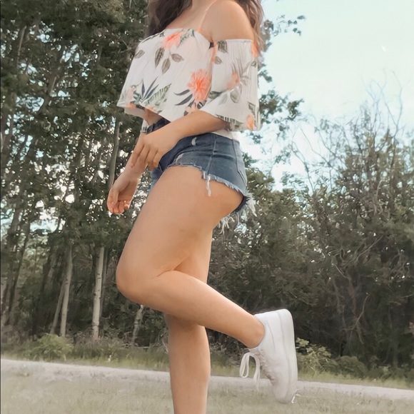 Sadie & Sage Top, AF1s, Mavi Shorts - Picture 1 of 1